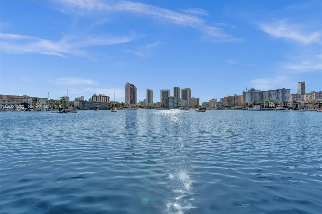 For Sale: $279,900 (2 beds, 2 baths, 1035 Square Feet)