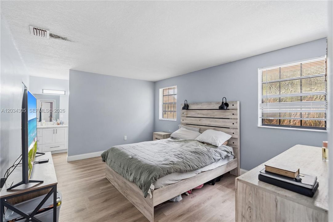 For Sale: $445,000 (3 beds, 2 baths, 1242 Square Feet)