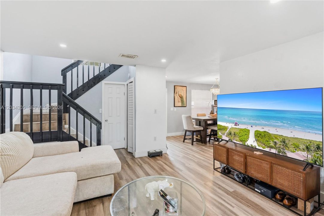 For Sale: $445,000 (3 beds, 2 baths, 1242 Square Feet)