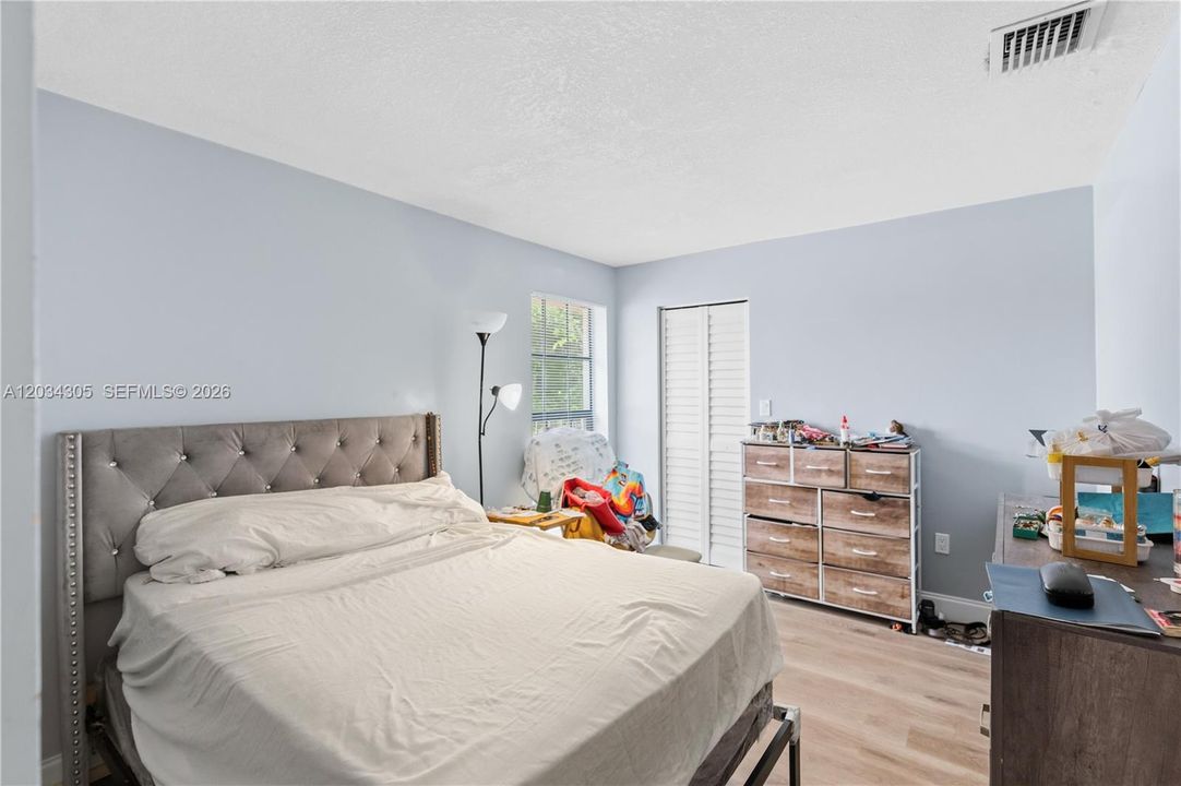 For Sale: $445,000 (3 beds, 2 baths, 1242 Square Feet)