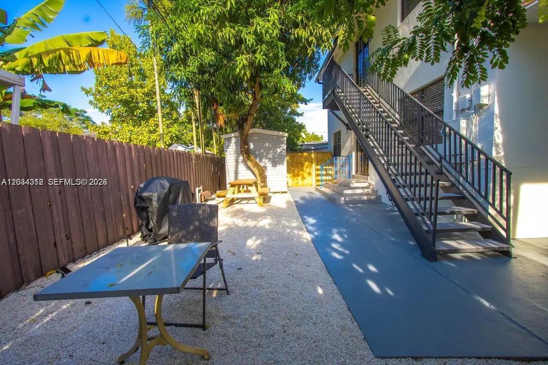 For Rent: $2,600 (2 beds, 1 baths, 750 Square Feet)