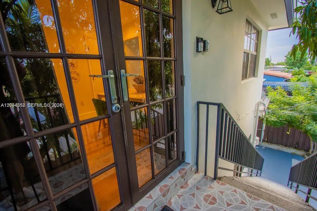 For Rent: $2,600 (2 beds, 1 baths, 750 Square Feet)