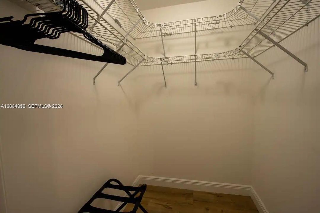 For Rent: $2,600 (2 beds, 1 baths, 750 Square Feet)