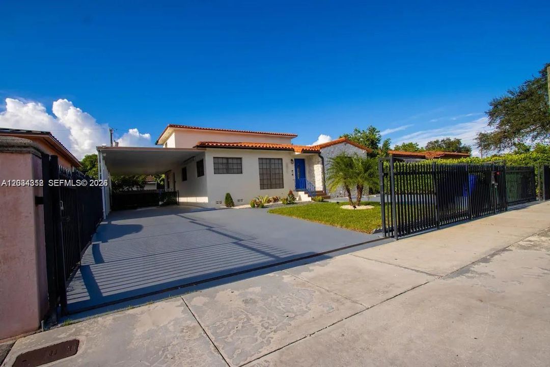 For Rent: $2,600 (2 beds, 1 baths, 750 Square Feet)