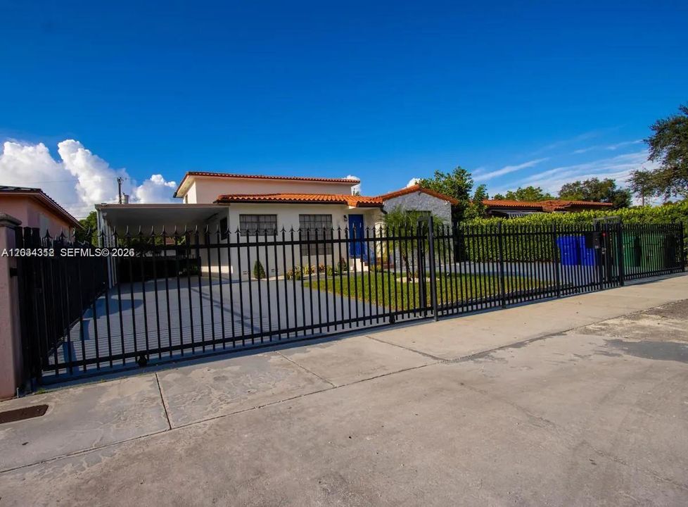 For Rent: $2,600 (2 beds, 1 baths, 750 Square Feet)