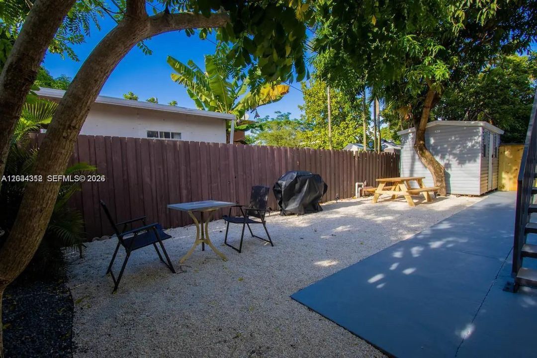 For Rent: $2,600 (2 beds, 1 baths, 750 Square Feet)