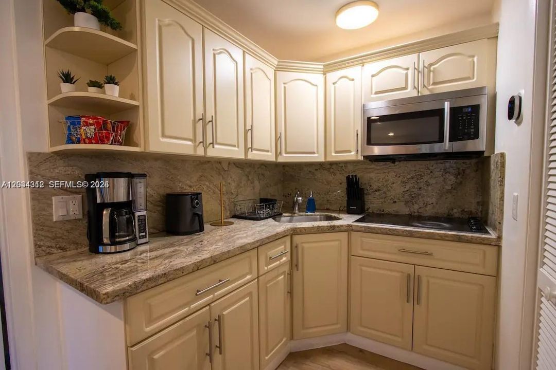 For Rent: $2,600 (2 beds, 1 baths, 750 Square Feet)