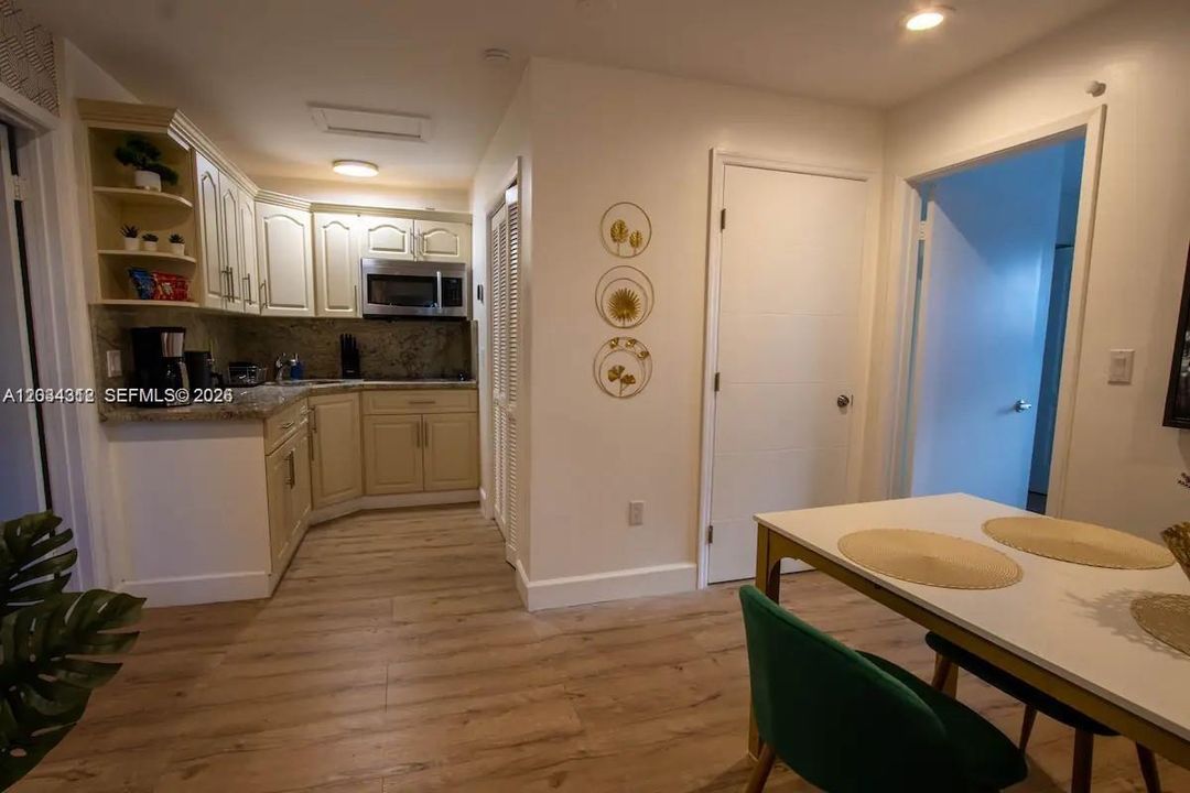 For Rent: $2,600 (2 beds, 1 baths, 750 Square Feet)