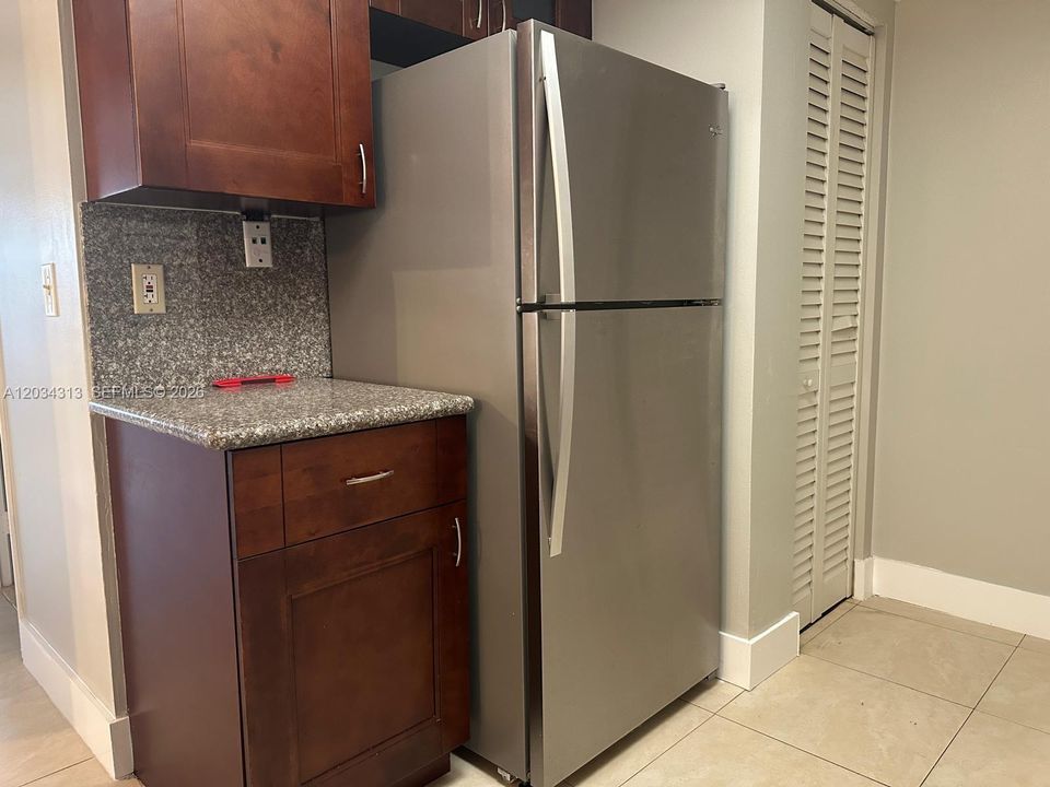 For Rent: $2,150 (2 beds, 2 baths, 986 Square Feet)