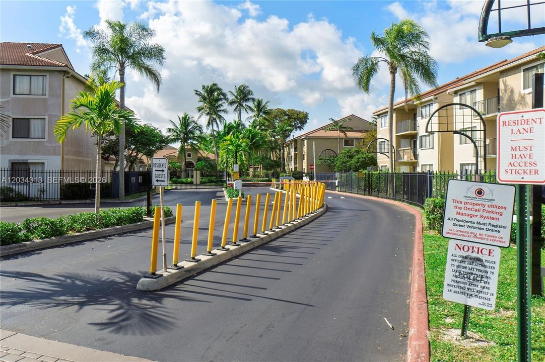 For Rent: $2,150 (2 beds, 2 baths, 986 Square Feet)