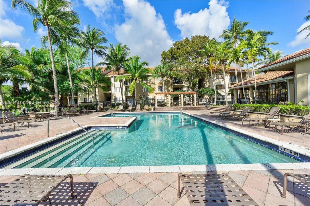 For Rent: $2,150 (2 beds, 2 baths, 986 Square Feet)