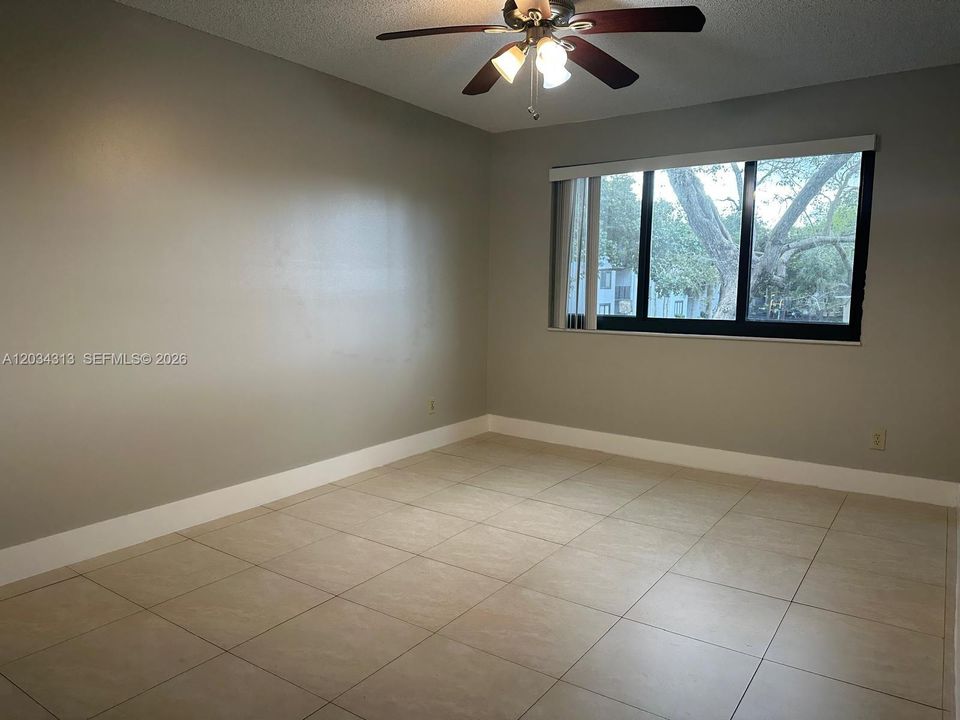 For Rent: $2,150 (2 beds, 2 baths, 986 Square Feet)