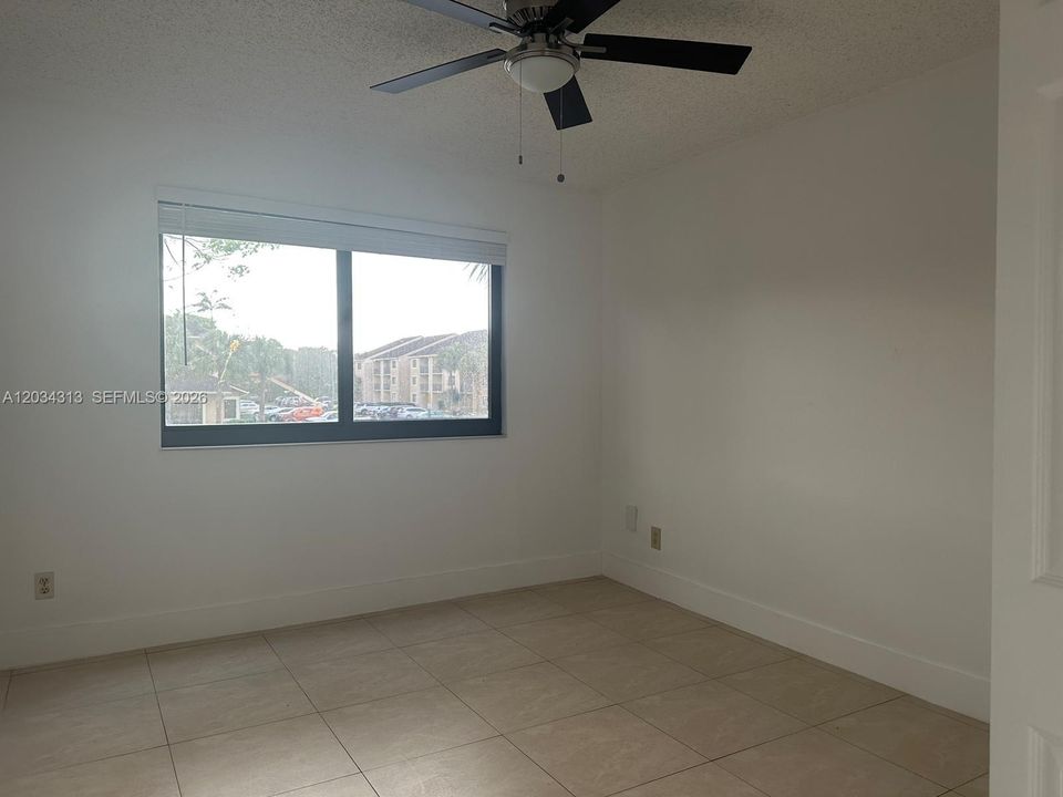 For Rent: $2,150 (2 beds, 2 baths, 986 Square Feet)