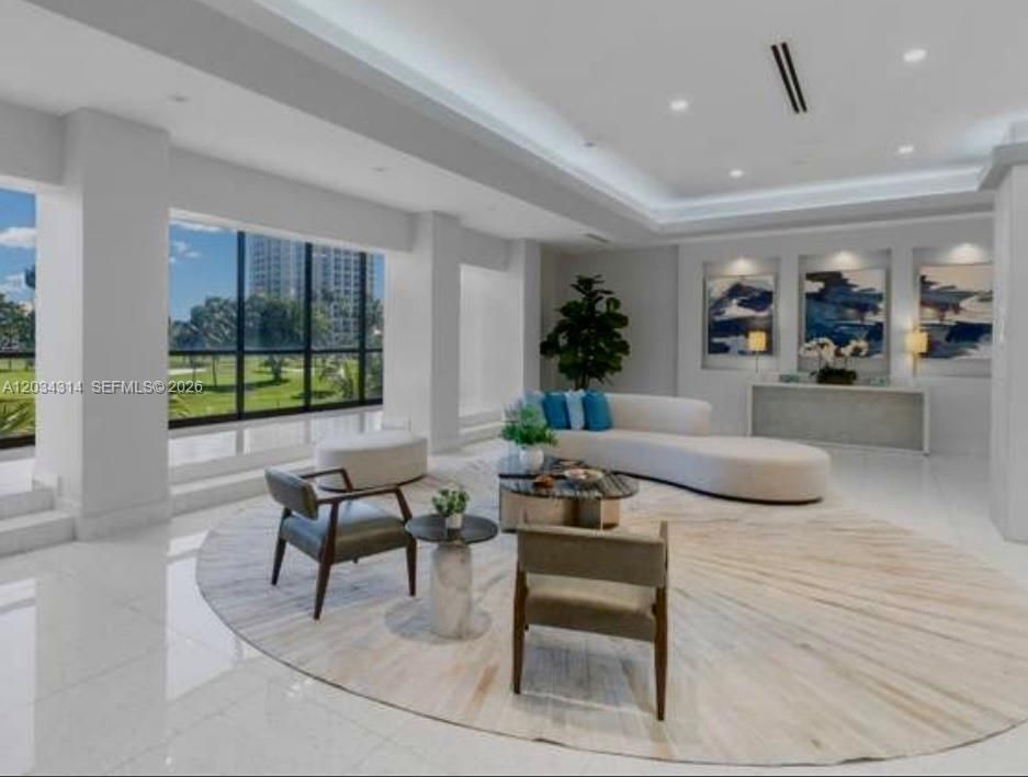 For Sale: $275,000 (1 beds, 1 baths, 1038 Square Feet)