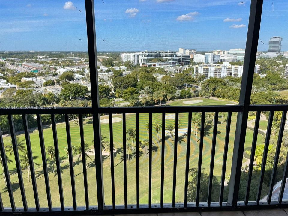 For Sale: $275,000 (1 beds, 1 baths, 1038 Square Feet)