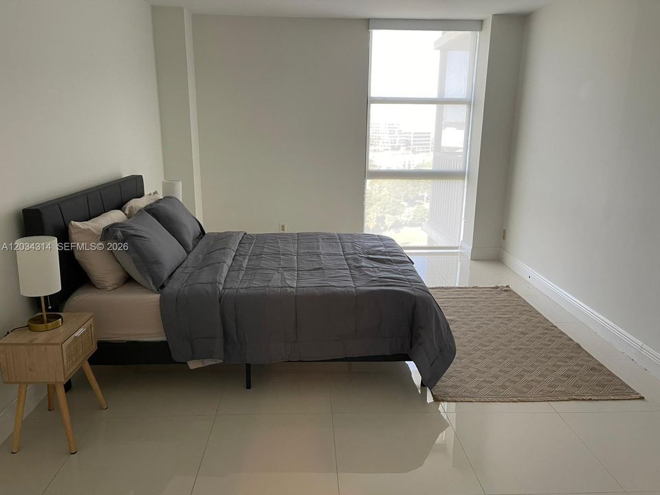 For Sale: $275,000 (1 beds, 1 baths, 1038 Square Feet)