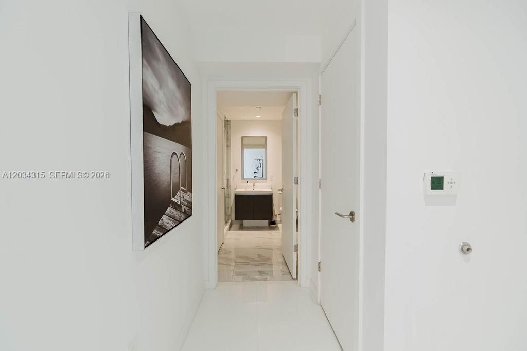 Guests Full Bathroom