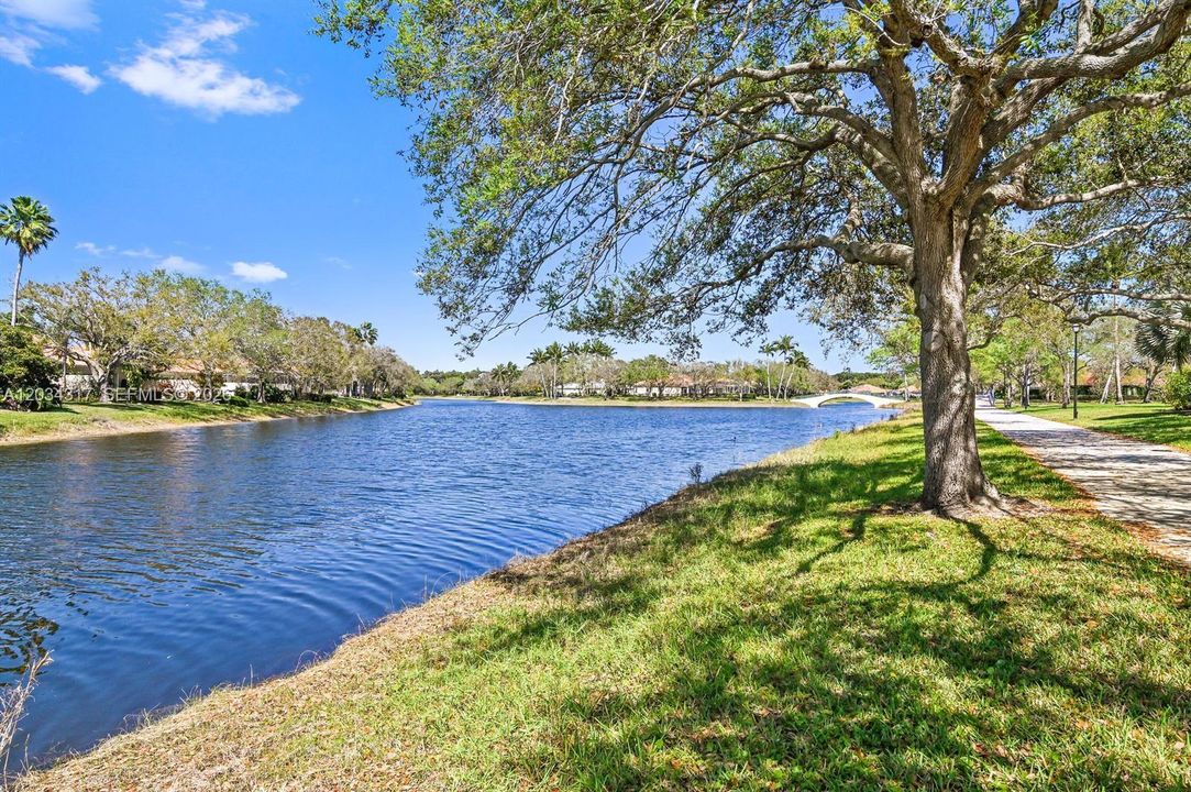 For Sale: $419,000 (3 beds, 2 baths, 1298 Square Feet)