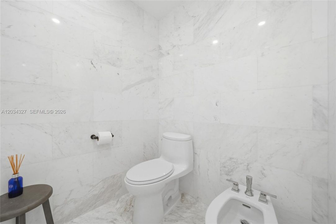 For Sale: $1,390,000 (3 beds, 2 baths, 1733 Square Feet)