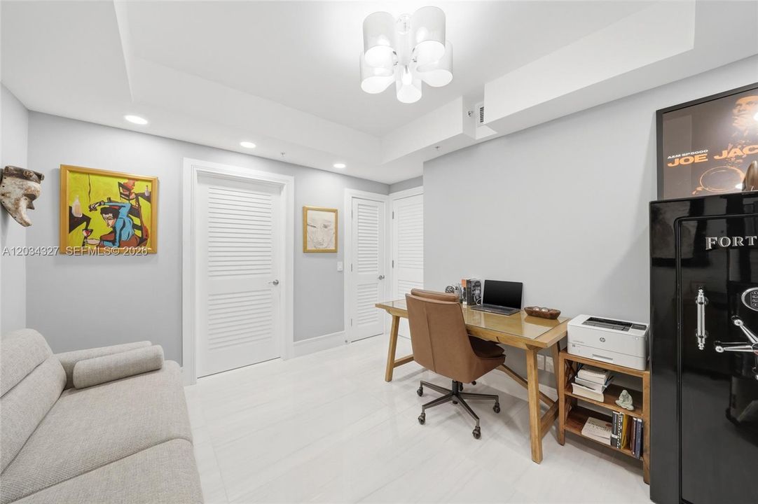 For Sale: $1,390,000 (3 beds, 2 baths, 1733 Square Feet)