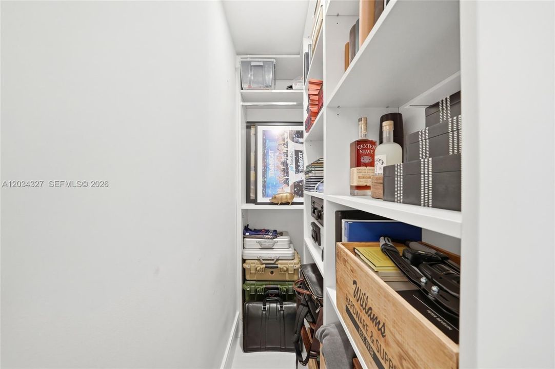 For Sale: $1,390,000 (3 beds, 2 baths, 1733 Square Feet)