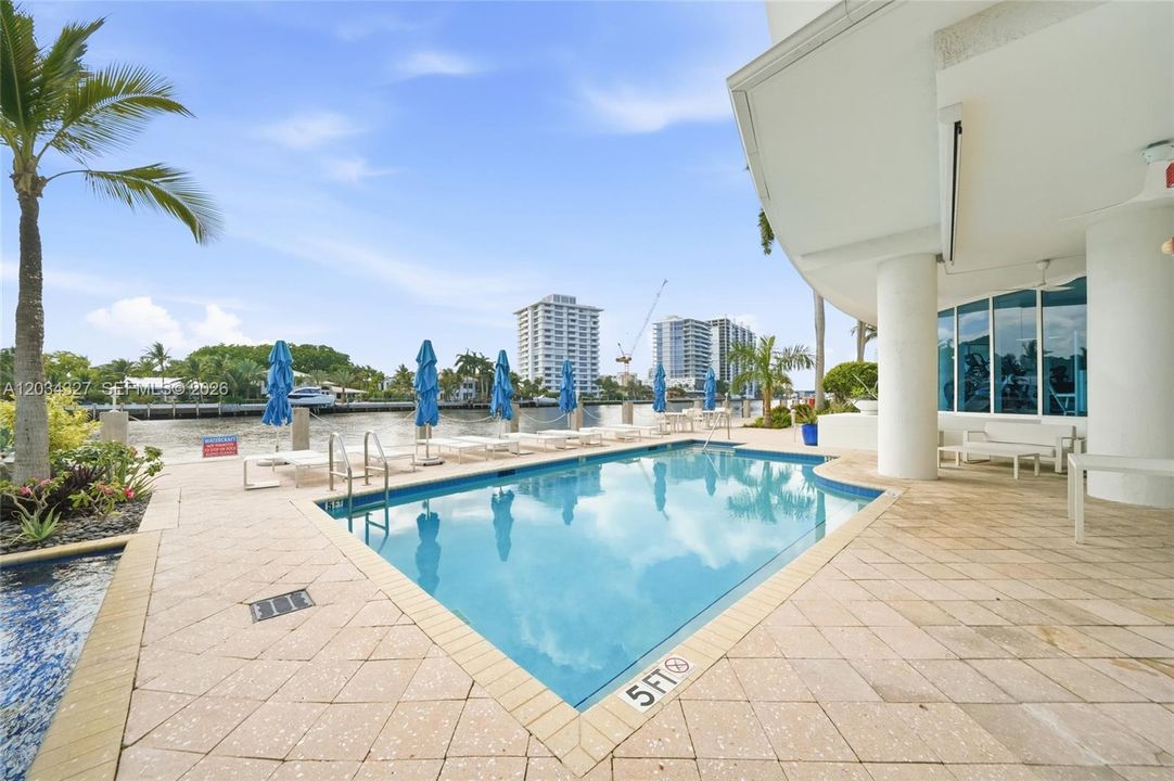 For Sale: $1,390,000 (3 beds, 2 baths, 1733 Square Feet)