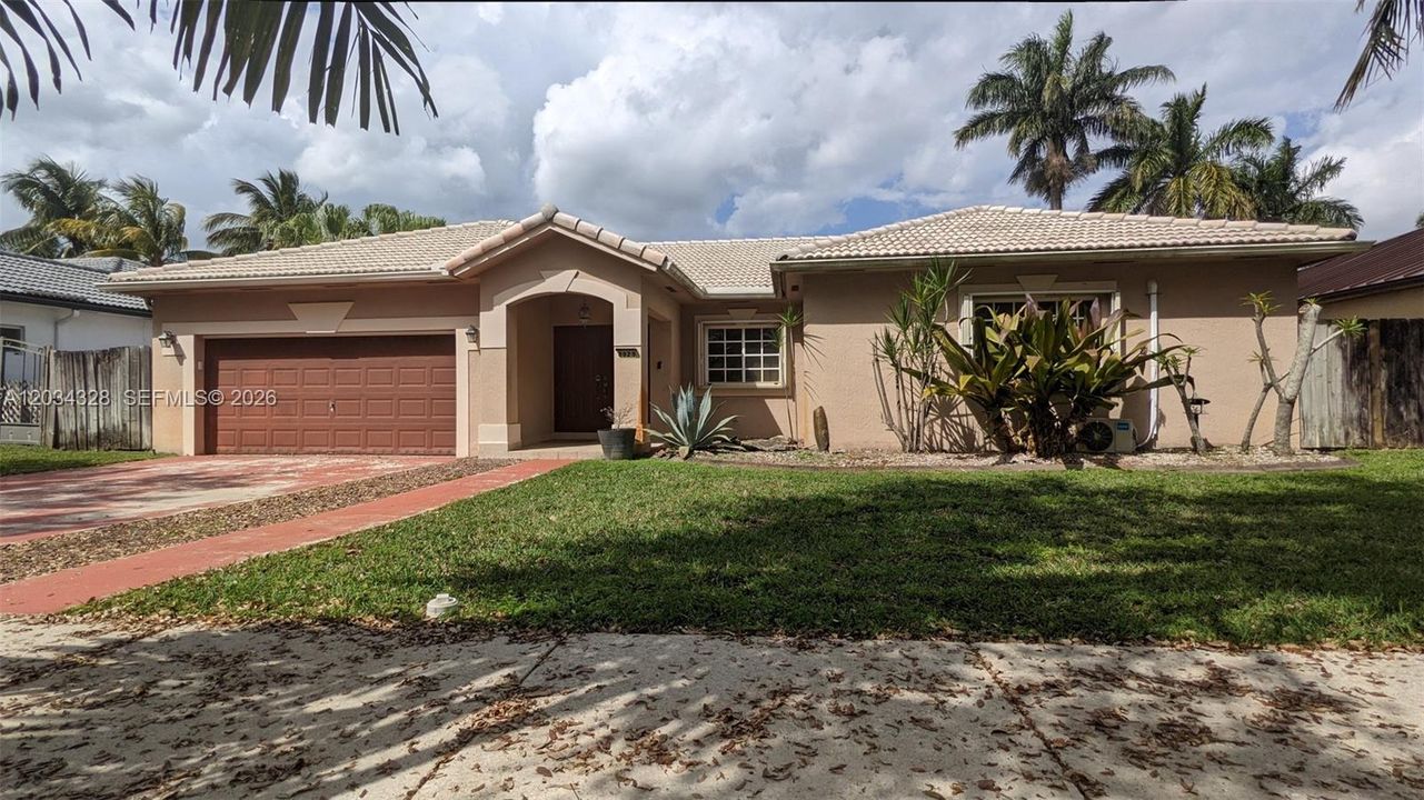For Sale: $900,000 (4 beds, 2 baths, 2142 Square Feet)