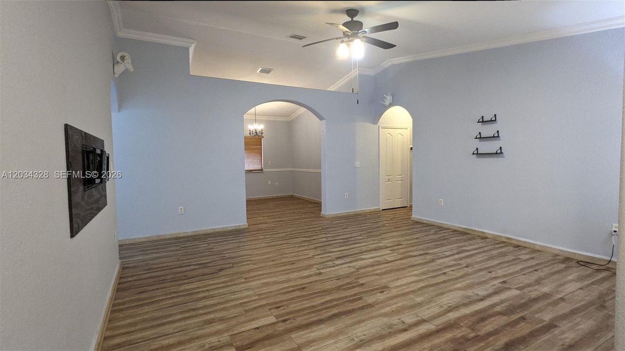 For Sale: $900,000 (4 beds, 2 baths, 2142 Square Feet)