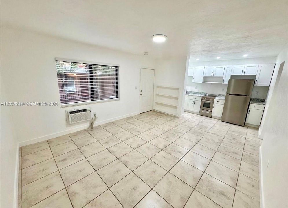 For Rent: $2,150 (1 beds, 1 baths, 697 Square Feet)