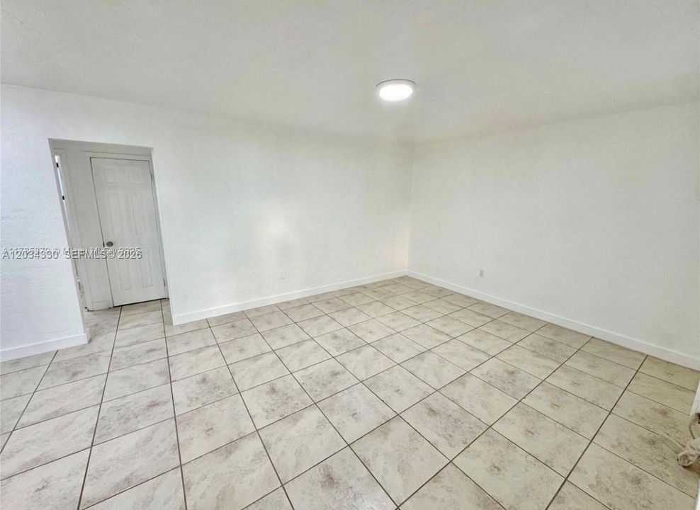 For Rent: $2,150 (1 beds, 1 baths, 697 Square Feet)