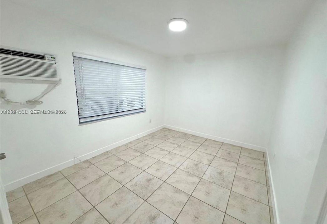 For Rent: $2,150 (1 beds, 1 baths, 697 Square Feet)