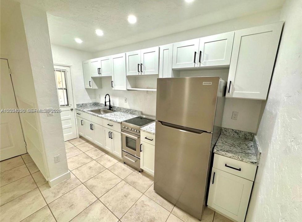 For Rent: $2,150 (1 beds, 1 baths, 697 Square Feet)