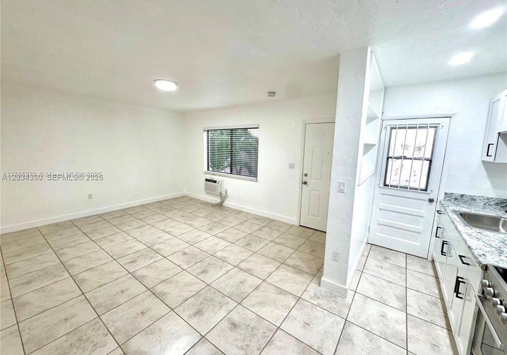 For Rent: $2,150 (1 beds, 1 baths, 697 Square Feet)