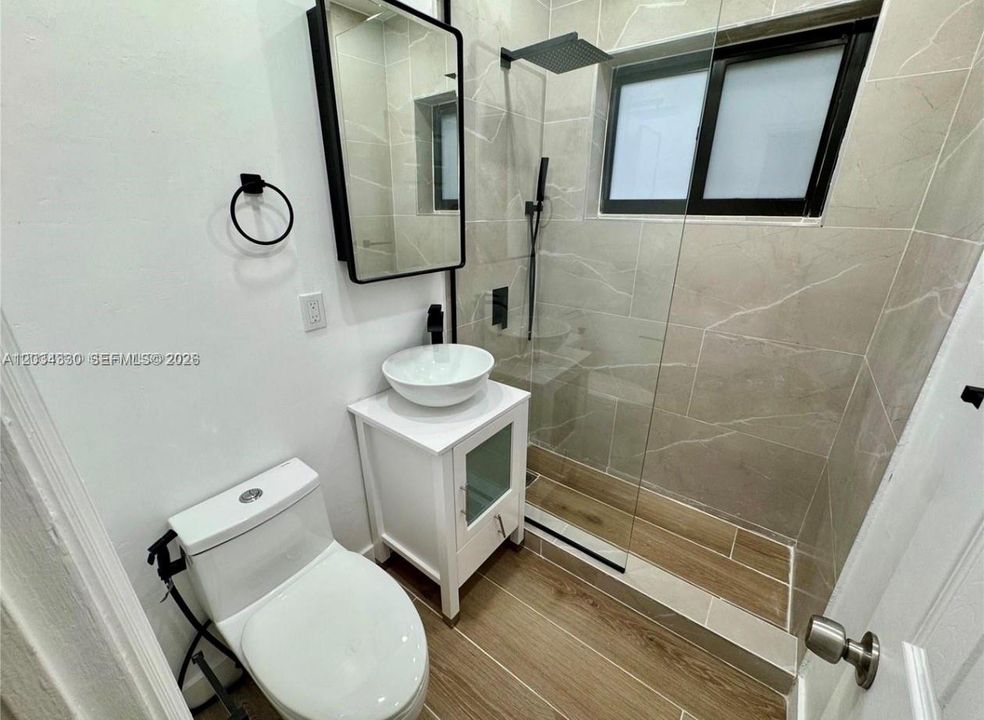 For Rent: $2,150 (1 beds, 1 baths, 697 Square Feet)