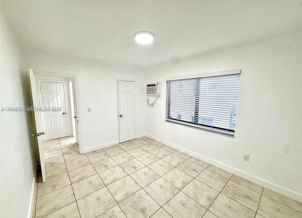 For Rent: $2,150 (1 beds, 1 baths, 697 Square Feet)