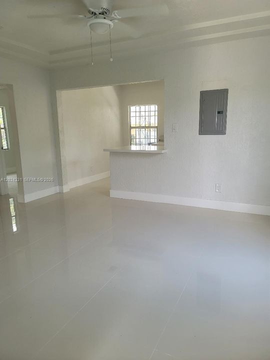 For Rent: $2,695 (2 beds, 1 baths, 832 Square Feet)