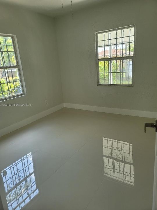 For Rent: $2,695 (2 beds, 1 baths, 832 Square Feet)