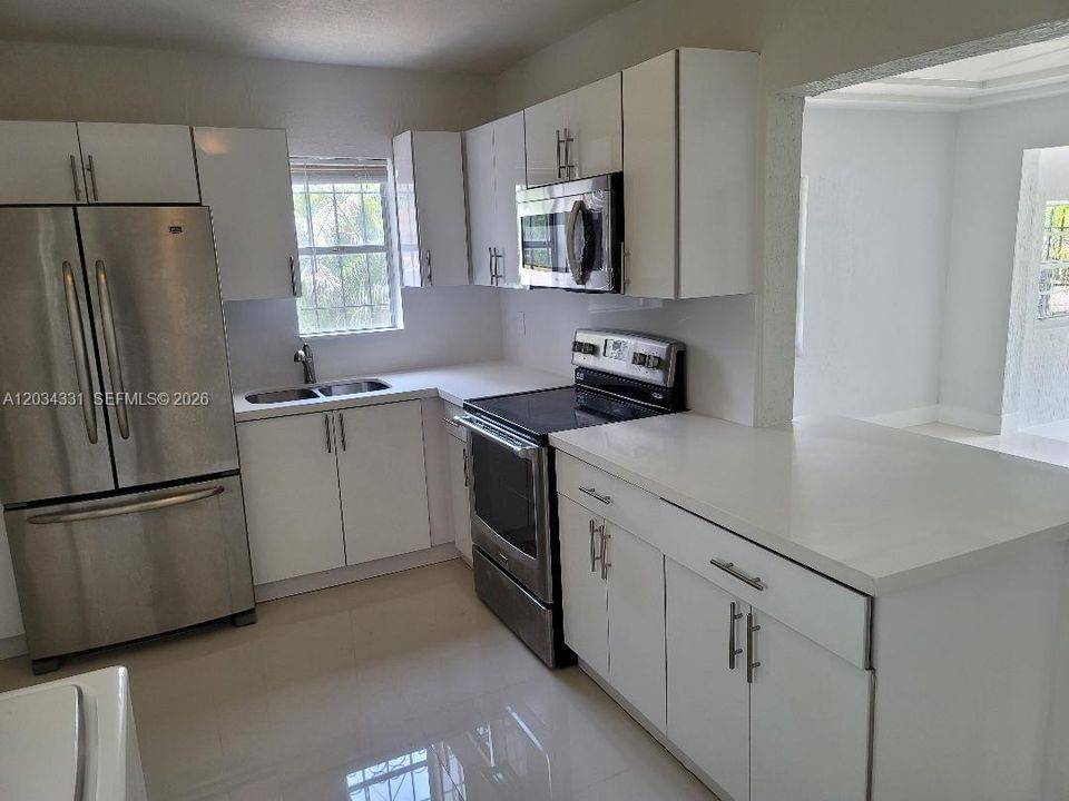For Rent: $2,695 (2 beds, 1 baths, 832 Square Feet)