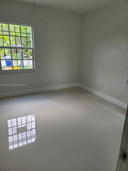 For Rent: $2,695 (2 beds, 1 baths, 832 Square Feet)