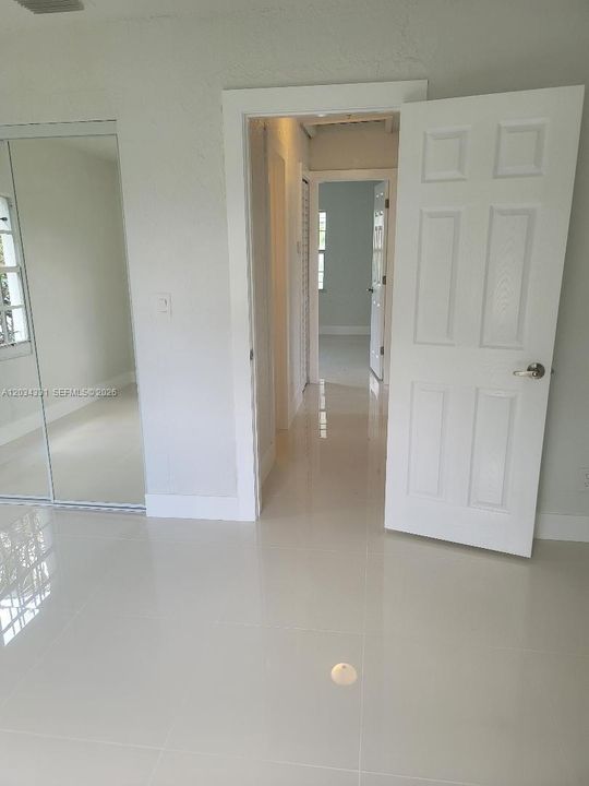 For Rent: $2,695 (2 beds, 1 baths, 832 Square Feet)