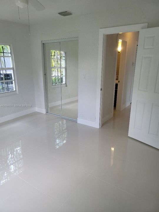 For Rent: $2,695 (2 beds, 1 baths, 832 Square Feet)