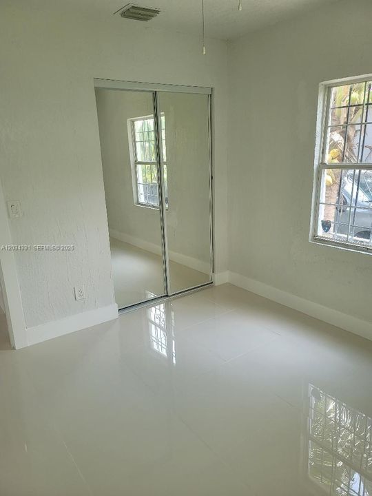 For Rent: $2,695 (2 beds, 1 baths, 832 Square Feet)