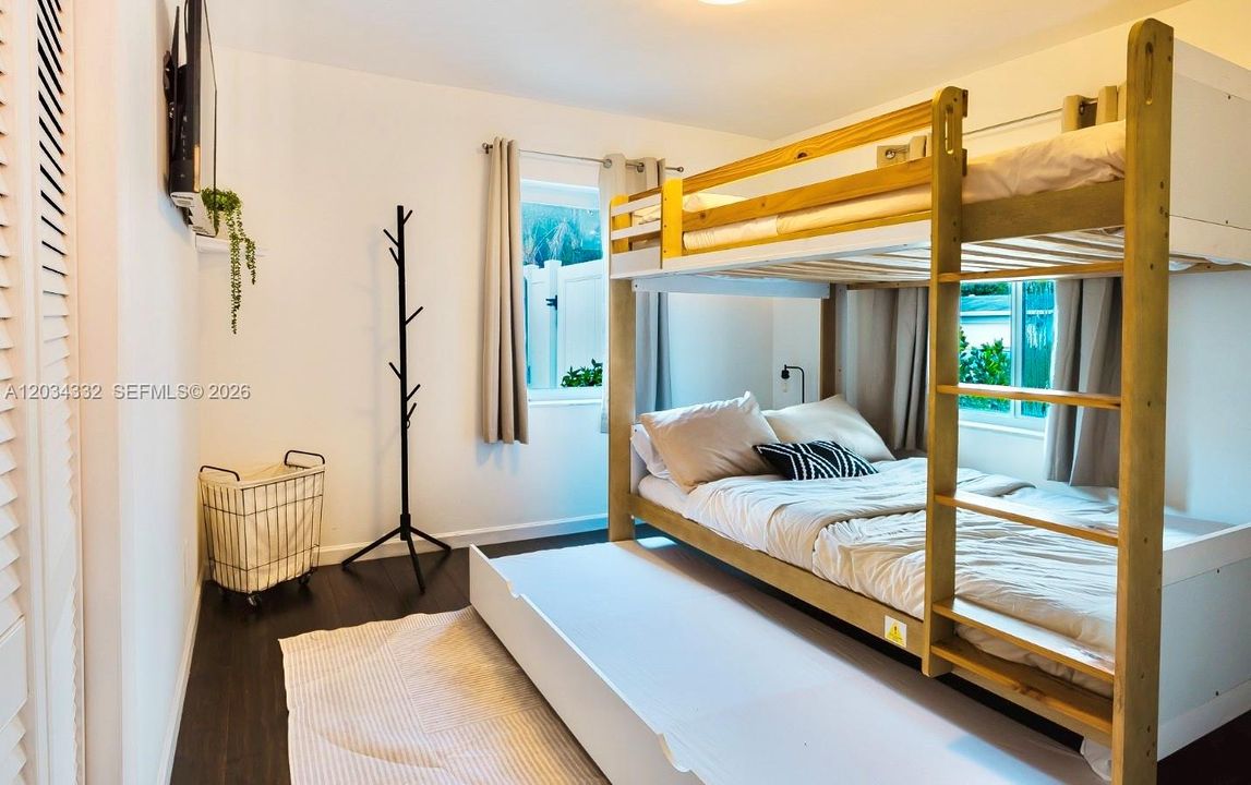 For Rent: $6,750 (3 beds, 2 baths, 1432 Square Feet)