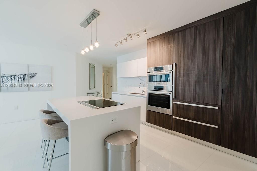 For Sale: $1,050,000 (2 beds, 3 baths, 1560 Square Feet)