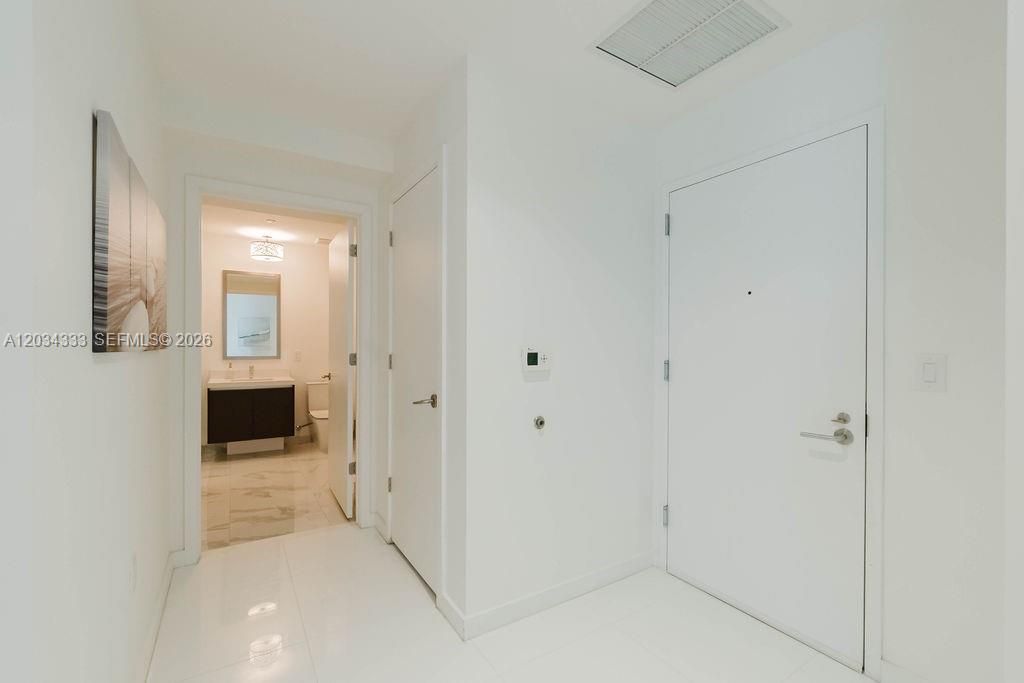 Guests full bathroom