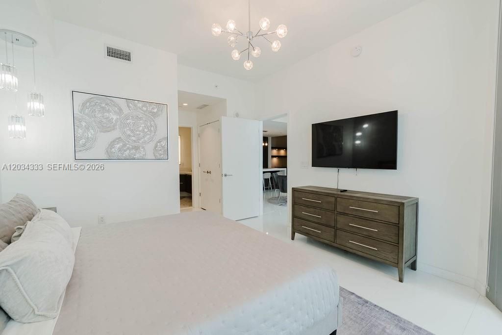 For Sale: $1,050,000 (2 beds, 3 baths, 1560 Square Feet)