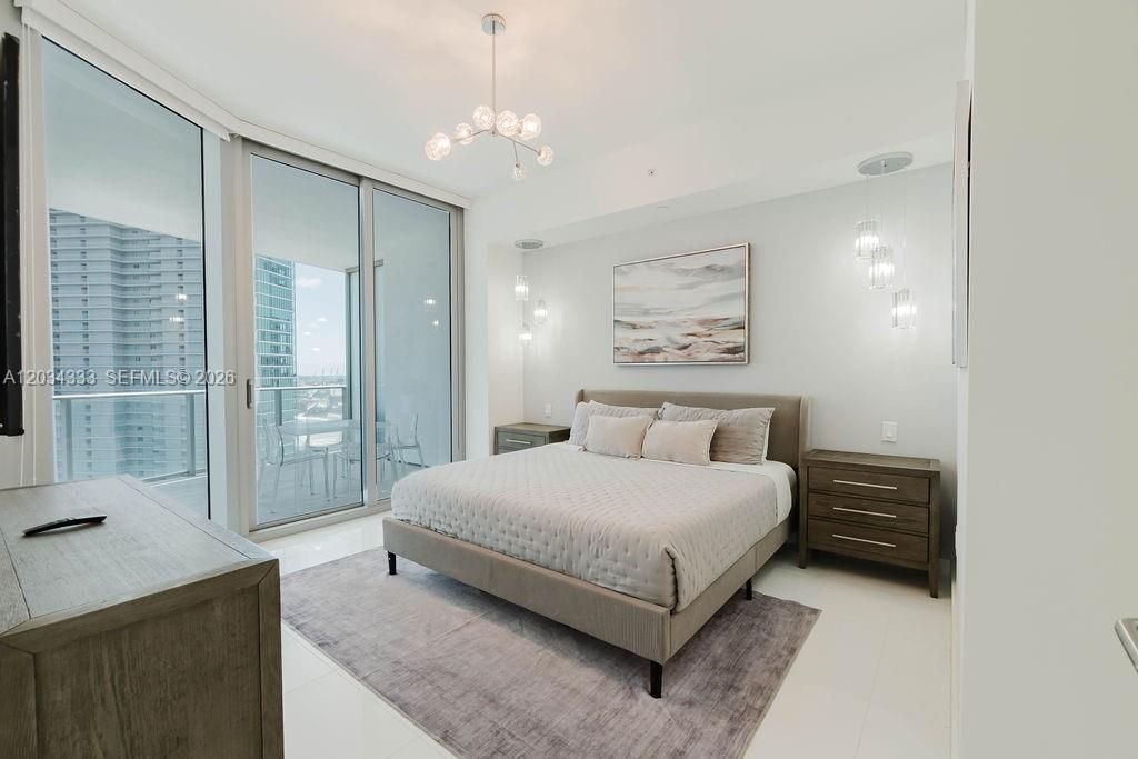 For Sale: $1,050,000 (2 beds, 3 baths, 1560 Square Feet)