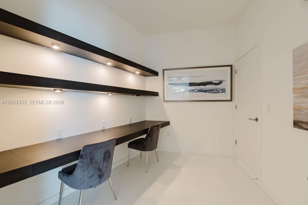 For Sale: $1,050,000 (2 beds, 3 baths, 1560 Square Feet)