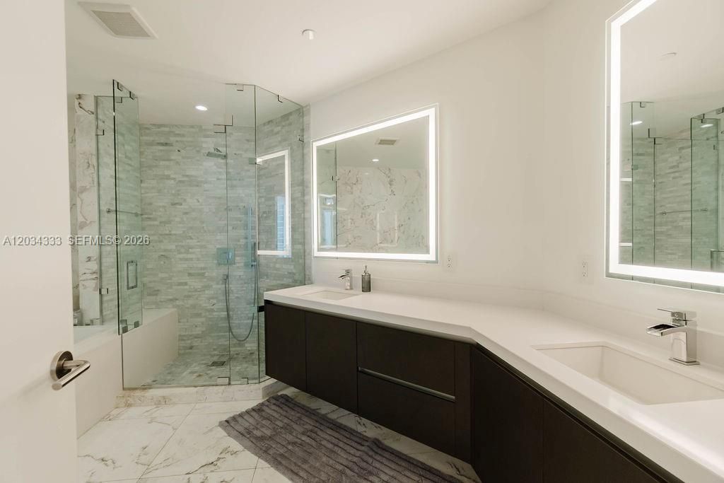 For Sale: $1,050,000 (2 beds, 3 baths, 1560 Square Feet)
