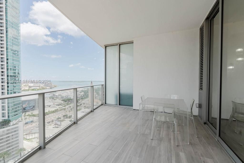For Sale: $1,050,000 (2 beds, 3 baths, 1560 Square Feet)